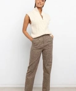 PUP52 Vergie Vest - Cream Clothing