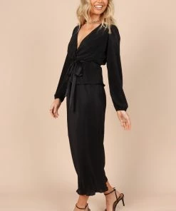 PUP51 Minelli Pleat Top - Black Clothing